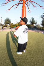 Load image into Gallery viewer, Baggy Black 3/4 Shorts
