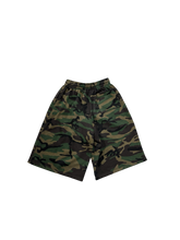 Load image into Gallery viewer, Baggy Camo 3/4 shorts
